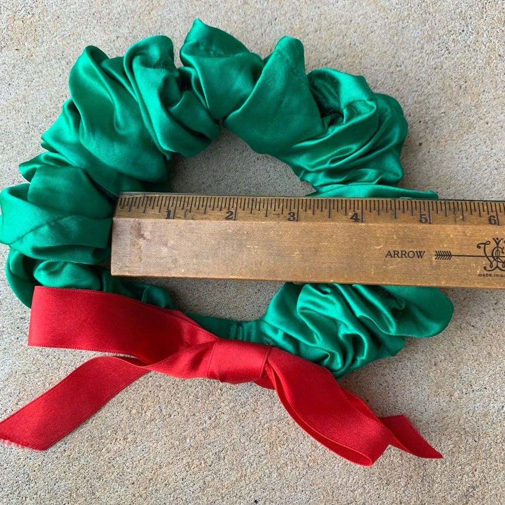 Christmas Wreath Satin Decorative Dog Collar sz Large 3.5” - Picture 4 of 4